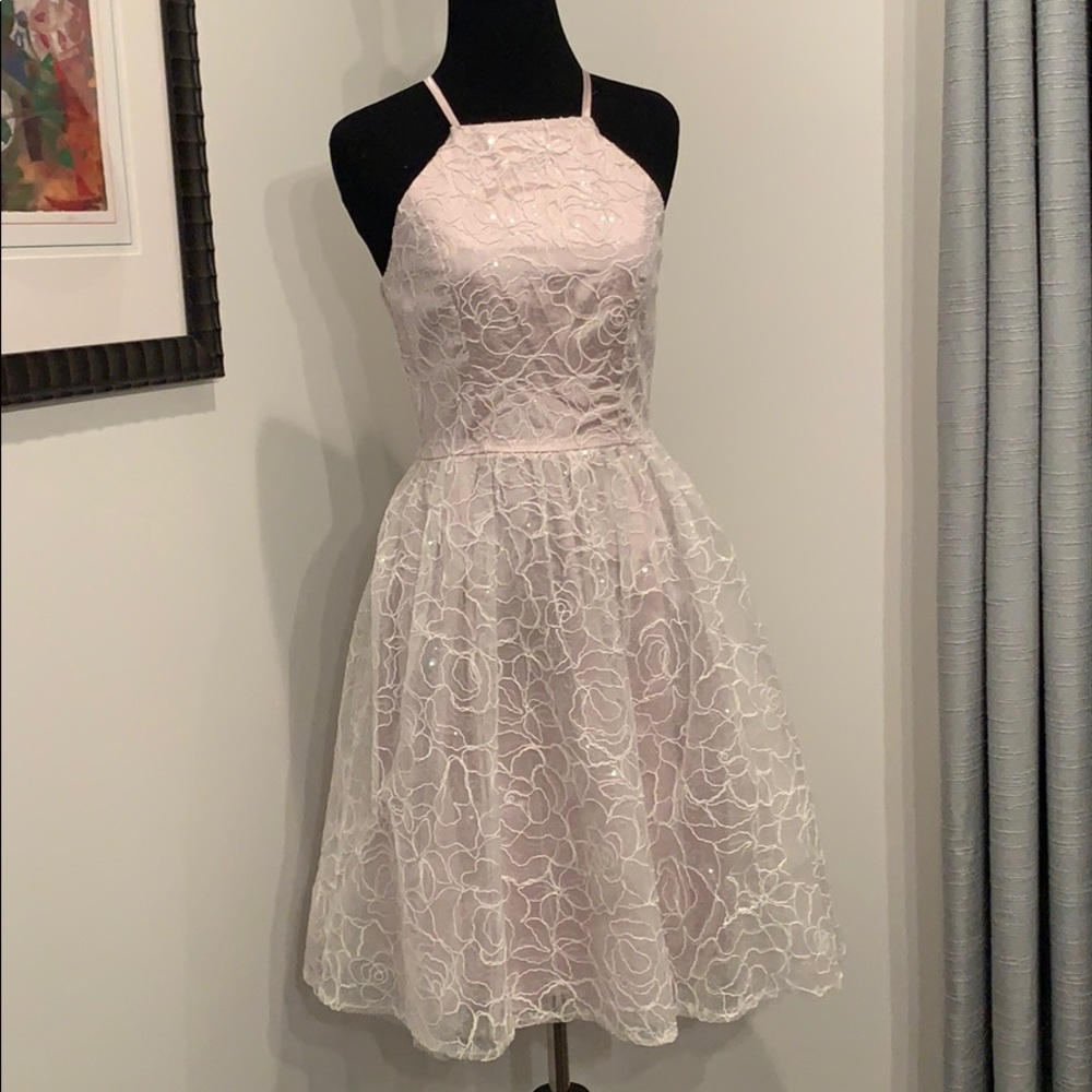 Maniju dress size small color blush